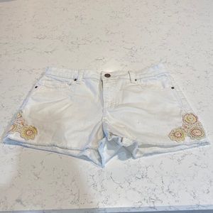 LC white shorts